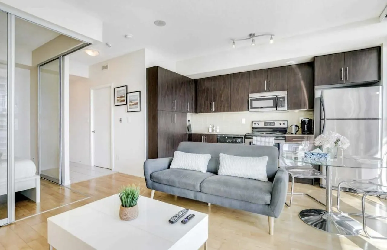 Heart Of Downtown Condo Close To Cn Tower Toronto