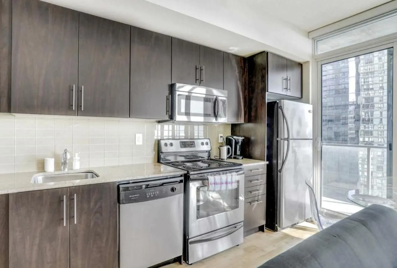 Heart Of Downtown Condo Close To Cn Tower Toronto Canada