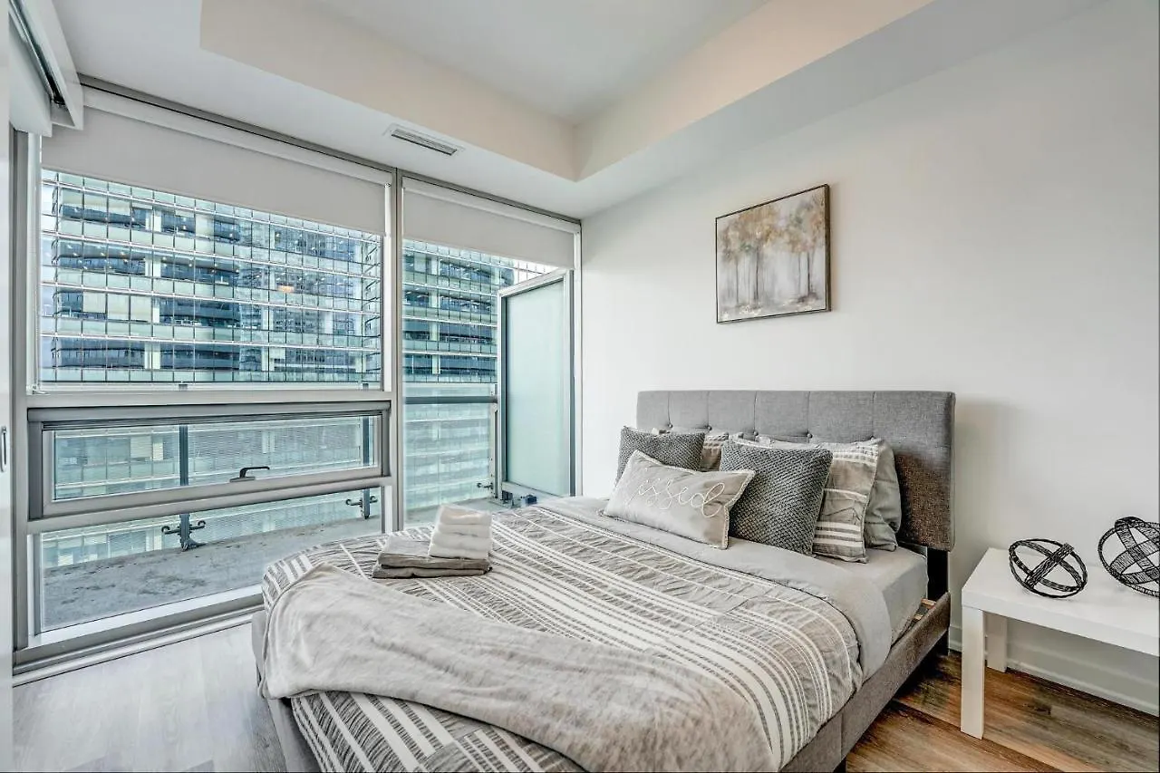 Heart Of Downtown Condo Close To Cn Tower Toronto