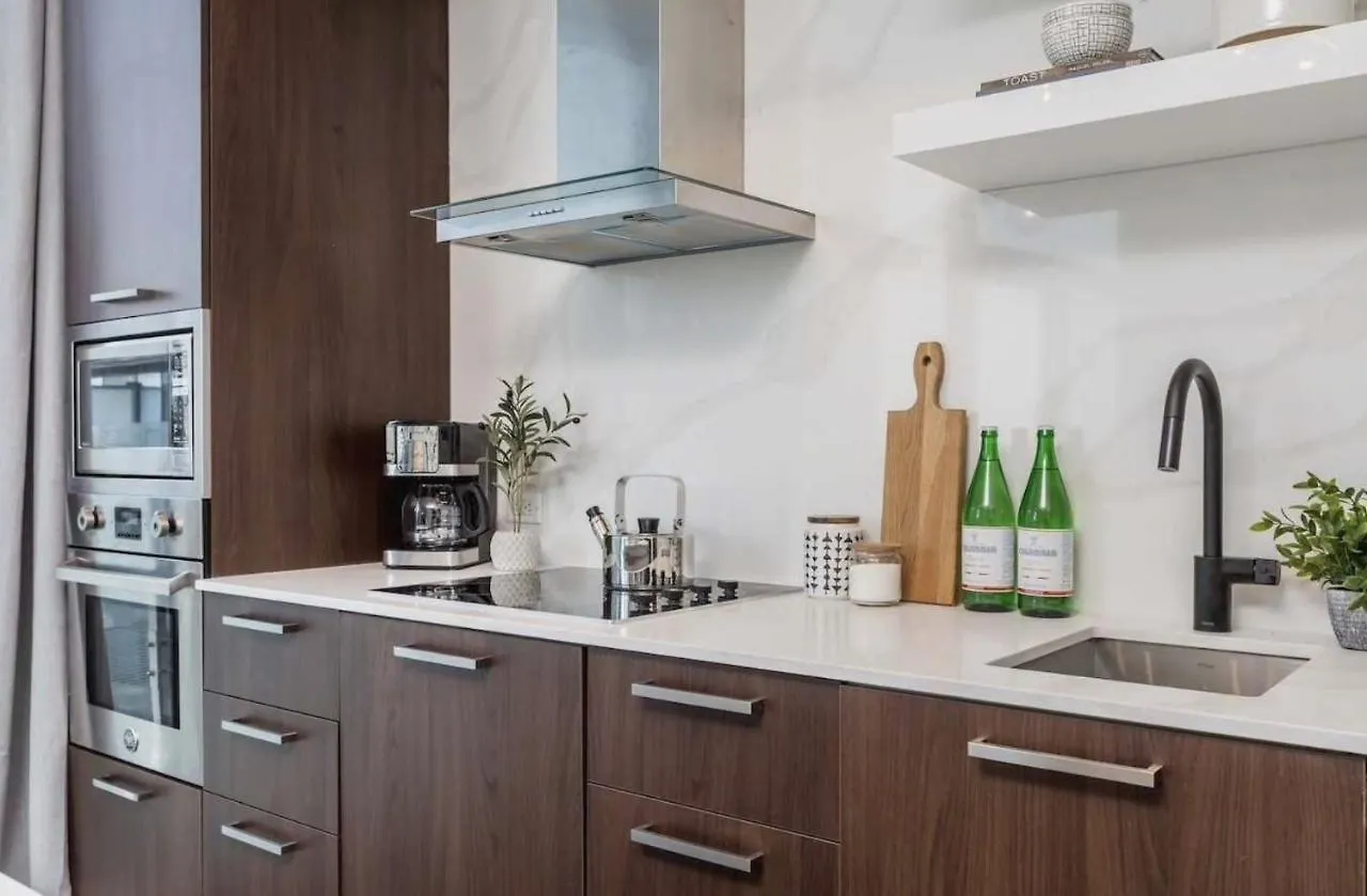 Heart Of Downtown Condo Close To Cn Tower トロント 0*,  カナダ